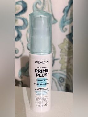 Revlon Prime Plus Mattifying + Pore Reducing Primer in Pale Blue & White